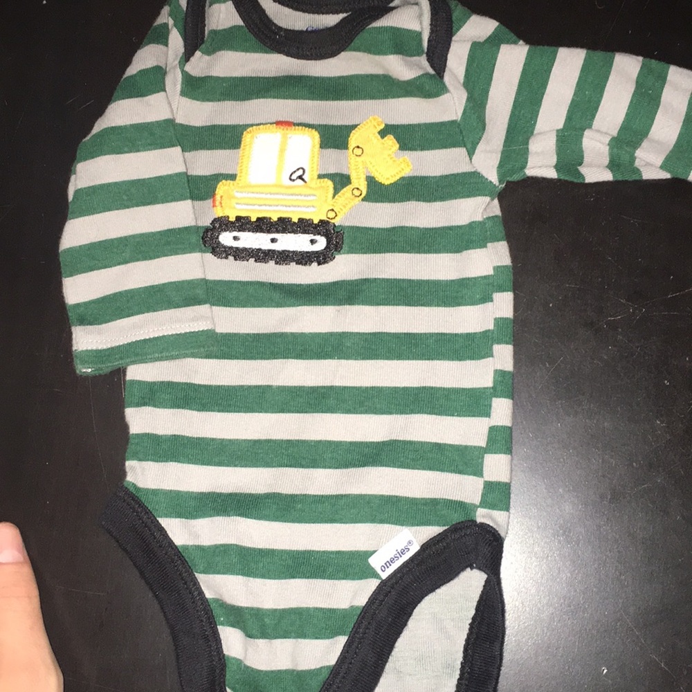 Newborn onesie fits like premie